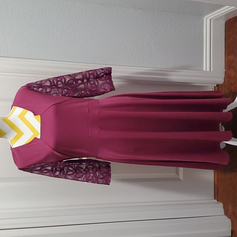 Maxi Plum colored dress with lace 3/4 length sleeves